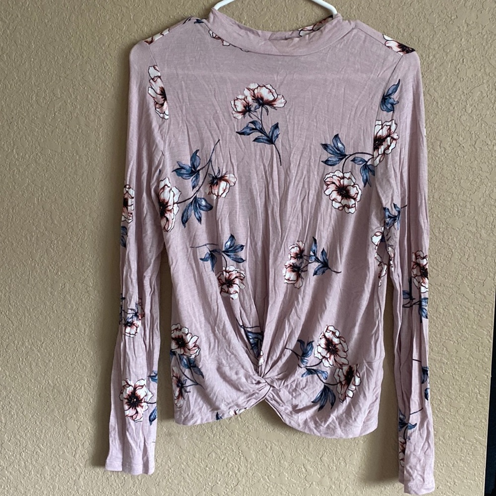 Top, floral pattern, light pink/lavender color, lightweight comfy rayon